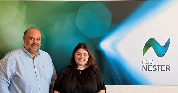 Madalena Ferreira with her internship mentor, Ricardo Pastor